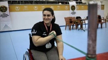Oya Aydın Başarılı Performansıyla Dikkat &Ccedil;ekiyor