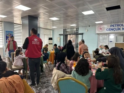 &Ouml;zel &ccedil;ocuklar eğlendi, aileleri ise bileklik yaptı