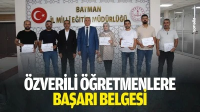 &Ouml;zverili &ouml;ğretmenlere başarı belgesi&hellip;