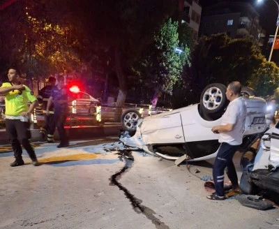 Park halindeki cipe &ccedil;arpan otomobildeki 5 kişi yaralandı