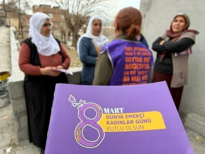 Pazarda broş&uuml;r dağıtıldı