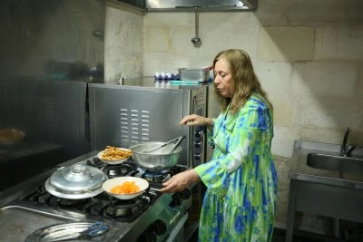 Pazarda mumbar satarken tanıştığı girişimci kadınlarla restoran a&ccedil;tı