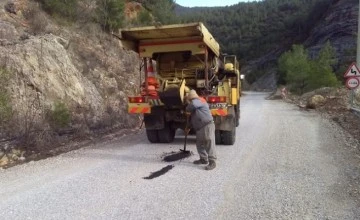 PETROL SAHALARININ YOLLARINA BAKIM YAPILACAK