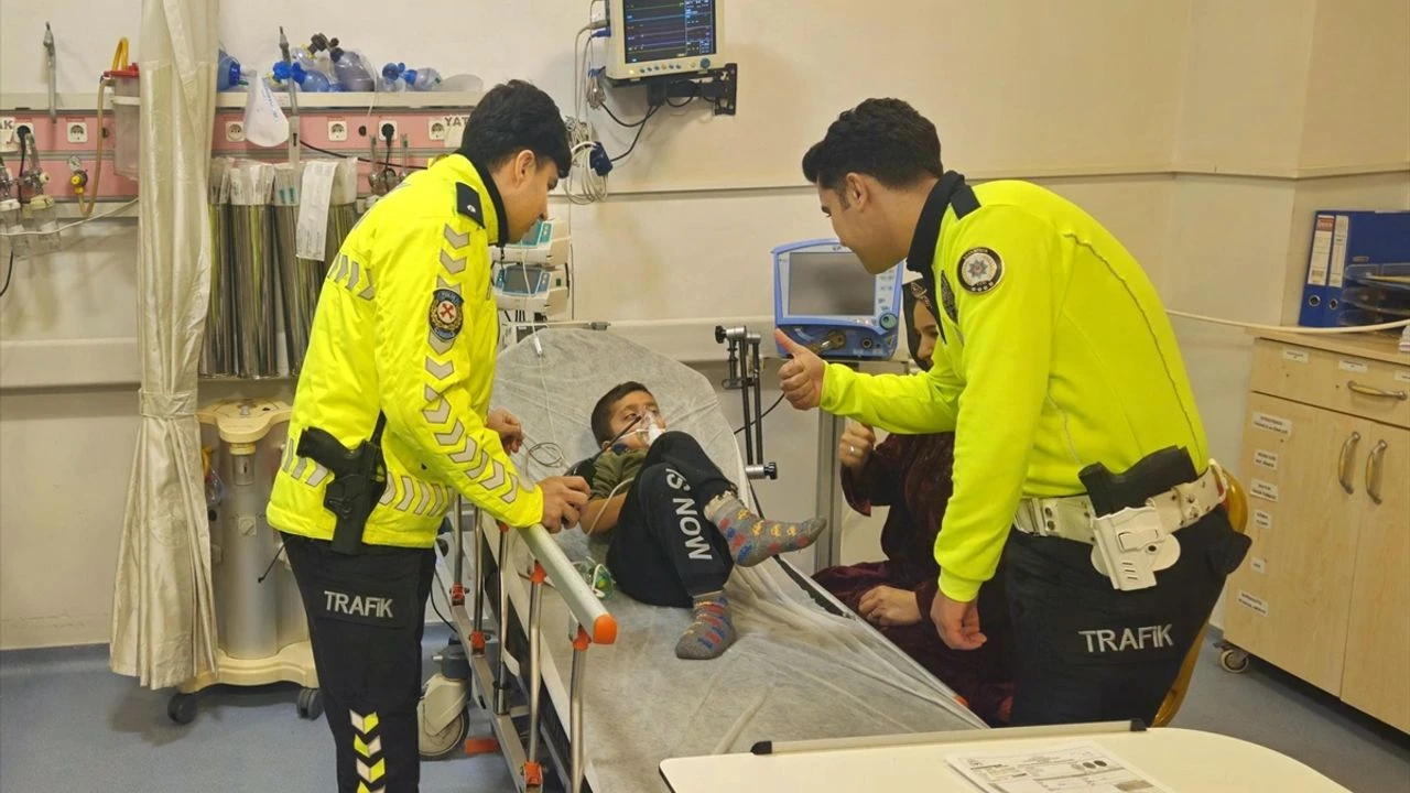 Polisin Heimlich manevrası &ccedil;ocuğu kurtardı