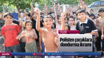 Polisten &ccedil;ocuklara dondurma ikramı
