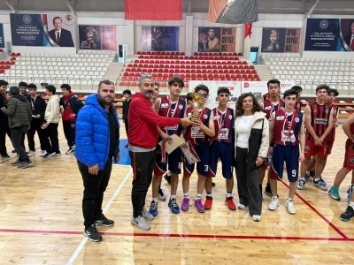 Potada Mehmet Akif Ersoy şampiyon