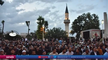 Protestolar s&uuml;r&uuml;yor