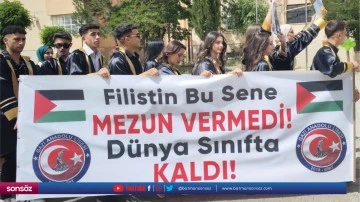 "Filistin bu sene mezun vermedi" pankartı a&ccedil;ıldı