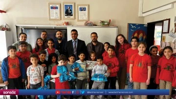 "Kardeş okula" kırtasiye desteği