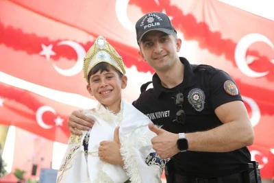 "Kirvem Polis Olsun Projesi" ile 250 &ccedil;ocuk i&ccedil;in s&uuml;nnet ş&ouml;leni d&uuml;zenlendi
