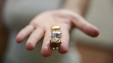 "K&uuml;pe" tasarımlı işitme cihazı estetik g&ouml;r&uuml;n&uuml;m&uuml;yle kişilere &ouml;zg&uuml;ven sağlıyor