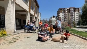 "Max" Down sendromlu &ccedil;ocukların yol arkadaşı oldu