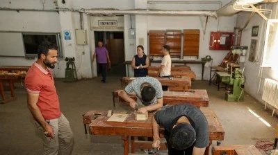 "&Ouml;zel &ouml;ğrenciler" mobilya at&ouml;lyesinde meslek sahibi oluyor