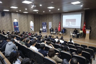 "Safahat Okumaları" konulu panel d&uuml;zenlendi