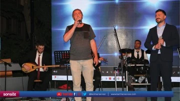 "Sesli Tuval" etkinliğinde baba ile oğlunun d&uuml;eti ilgi g&ouml;rd&uuml;