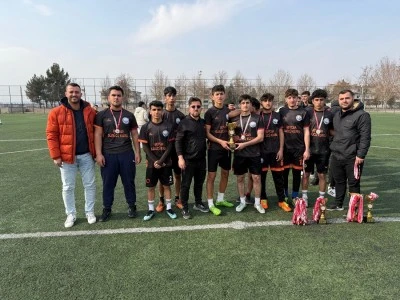 Ragbinin hem k&uuml;&ccedil;&uuml;kleri hem yıldızları belli&hellip;