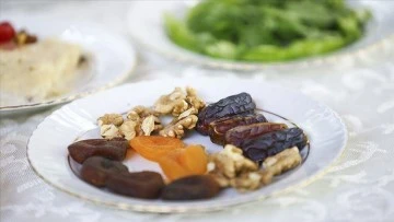 Ramazanda aralıklı beslenme v&uuml;cuda gen&ccedil;lik kazandırıyor