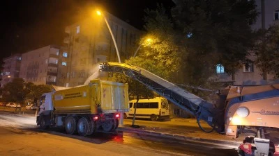 Ravza Caddesi'nde asfalt s&ouml;k&uuml;m &ccedil;alışmaları başladı