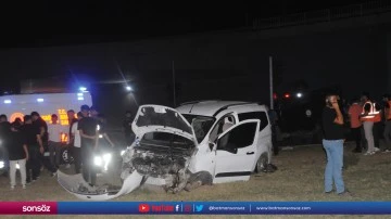Ref&uuml;je &ccedil;arpan hafif ticari ara&ccedil;taki 8 kişi yaralandı