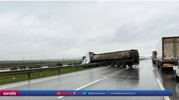 Ref&uuml;je &ccedil;arpan tırın s&uuml;r&uuml;c&uuml;s&uuml; yaralandı