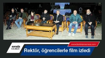 Rekt&ouml;r, &ouml;ğrencilerle film izledi