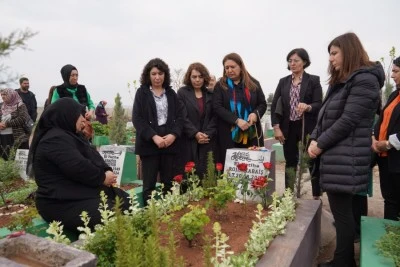 Rojin Kabaiş ve Narin G&uuml;ran'ın mezarına ziyaret