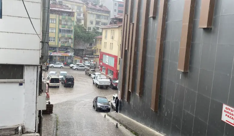 Sağanak etkili oldu