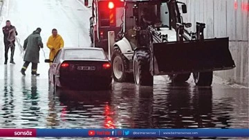Sağanak nedeniyle alt ge&ccedil;itte mahsur kalan s&uuml;r&uuml;c&uuml; kurtarıldı
