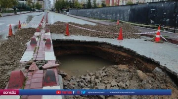 Sağanak nedeniyle yol &ccedil;&ouml;kt&uuml;