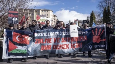 Sağlık &ccedil;alışanları 109 haftadır Gazze i&ccedil;in "sessiz y&uuml;r&uuml;y&uuml;ş"lerini s&uuml;rd&uuml;r&uuml;yor