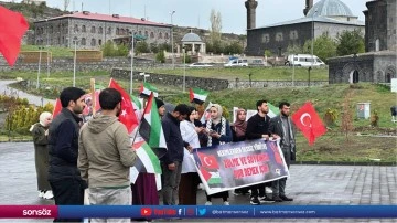 Sağlık &ccedil;alışanları İsrail'in saldırılarını "sessiz y&uuml;r&uuml;y&uuml;ş"le kınadı