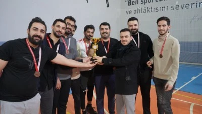 Sağlık &ccedil;alışanları voleybolda yarıştı