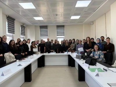 Sağlık personeli eğitimden ge&ccedil;ti