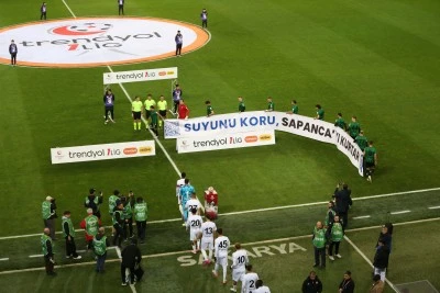 Sakaryaspor "Suyunu Koru, Sapanca'yı Kurtar" pankartıyla ma&ccedil;a &ccedil;ıktı