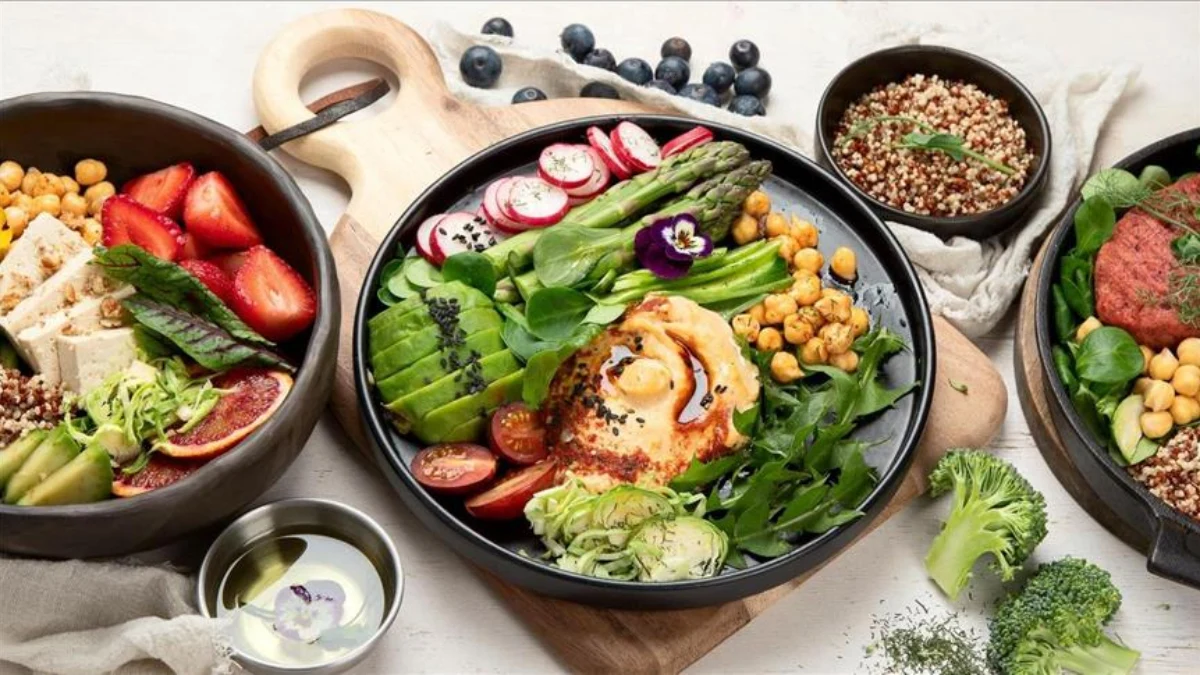 Salata yiyerek v&uuml;cudunuza mikroplastik sokuyor olabilirsiniz