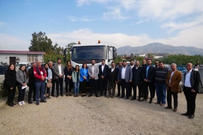 Samandağ Belediyesi&rsquo;ne temizlik aracı desteği