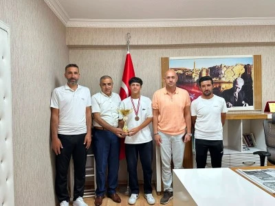Şampiyon Atletten ziyaret