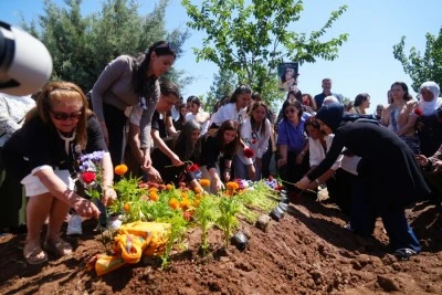 Sanat&ccedil;ı Ayşe Şan&rsquo;ın cenazesi 29 yıl sonra Diyarbakır'a getirildi