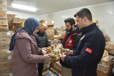 Şanlıurfa'da 50 ton bozuk tavuk eti ele ge&ccedil;irildi