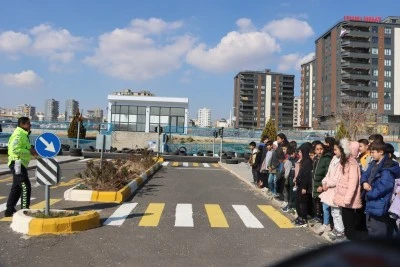 Şanlıurfa'da &ccedil;ocuklara trafik eğitimi verildi