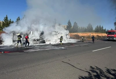 Şanlıurfa'da devrilen akaryakıt y&uuml;kl&uuml; tankerde yangın &ccedil;ıktı