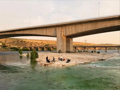 Şanlıurfa'da Fırat Nehri'nde mahsur kalan 8 kişi kurtarıldı