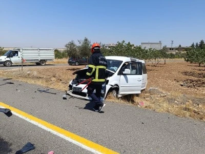 Şanlıurfa'da iki aracın &ccedil;arpıştığı kazada 5 kişi yaralandı