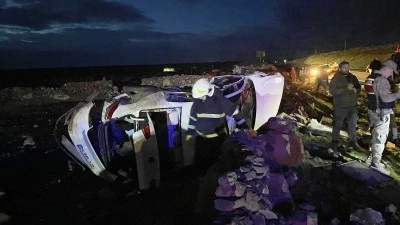 Şanlıurfa'da iki otomobilin &ccedil;arpıştığı kazada 5 kişi yaralandı