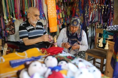 Şanlıurfa'da karı koca 50 yıldır aynı at&ouml;lyede emeğini paylaşıyor