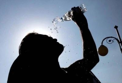 Şanlıurfa'da kavurucu sıcaklar etkisini s&uuml;rd&uuml;r&uuml;yor