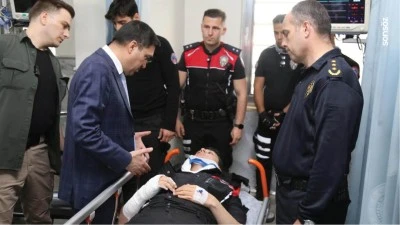 Şanlıurfa'da motosikletli Yunus Timlerinin otomobil ile &ccedil;arpıştığı kazada 4 polis yaralandı