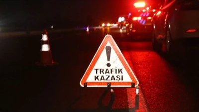 Şanlıurfa'da otomobil bariyerlere &ccedil;arptı, 1 kişi hayatını kaybetti, 2 kişi yaralandı