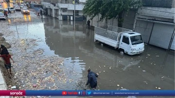 Şanlıurfa'da sağanak su baskınlarına neden oldu