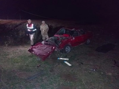 Şanlıurfa'da şarampole devrilen otomobilin s&uuml;r&uuml;c&uuml;s&uuml; &ouml;ld&uuml;